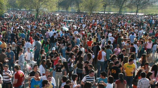 Los principales candidatos van a la caza del voto joven. El 30% son votantes menores de 30 años.