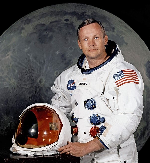 Neil_Armstrong_pose