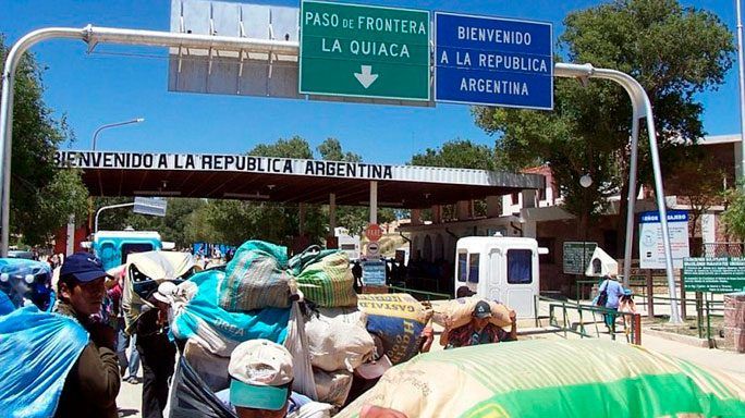 MILEI-ENDURECE-POLITICA-MIGRATORIA