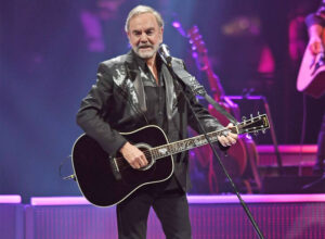 neil-diamond-keep-memory-alive-1pceca168crssgtl