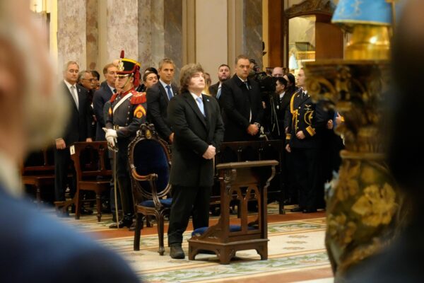 El Presidente Javier Milei participó del Tedeum y las celebraciones en el Cabildo por el 25 de Mayo