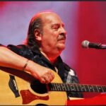 El tipo que nos enseñó a cantar en argentino