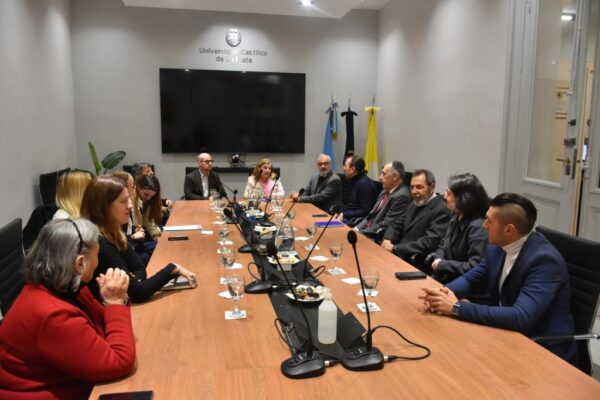 Desarrollo innovador: la UCALP y la Universidad de Mendoza realizarán el primer encuentro sobre vivienda intergeneracional e inclusiva