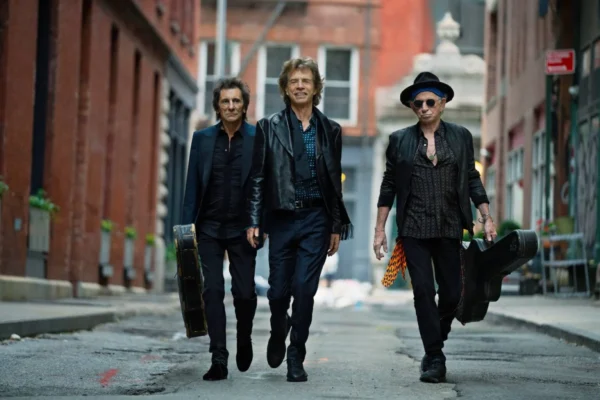 Si es lunes, que sea “In the Stars” con los Rolling Stones