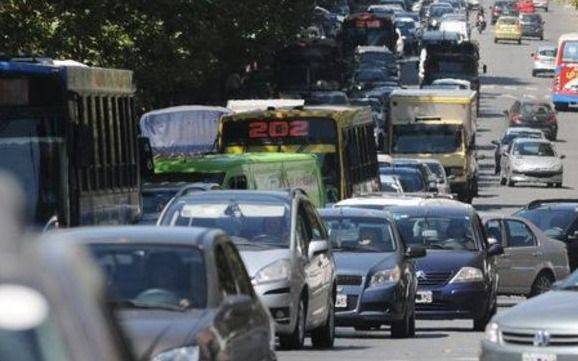 El tránsito platense: responsabilidad de todos, solución de ninguno