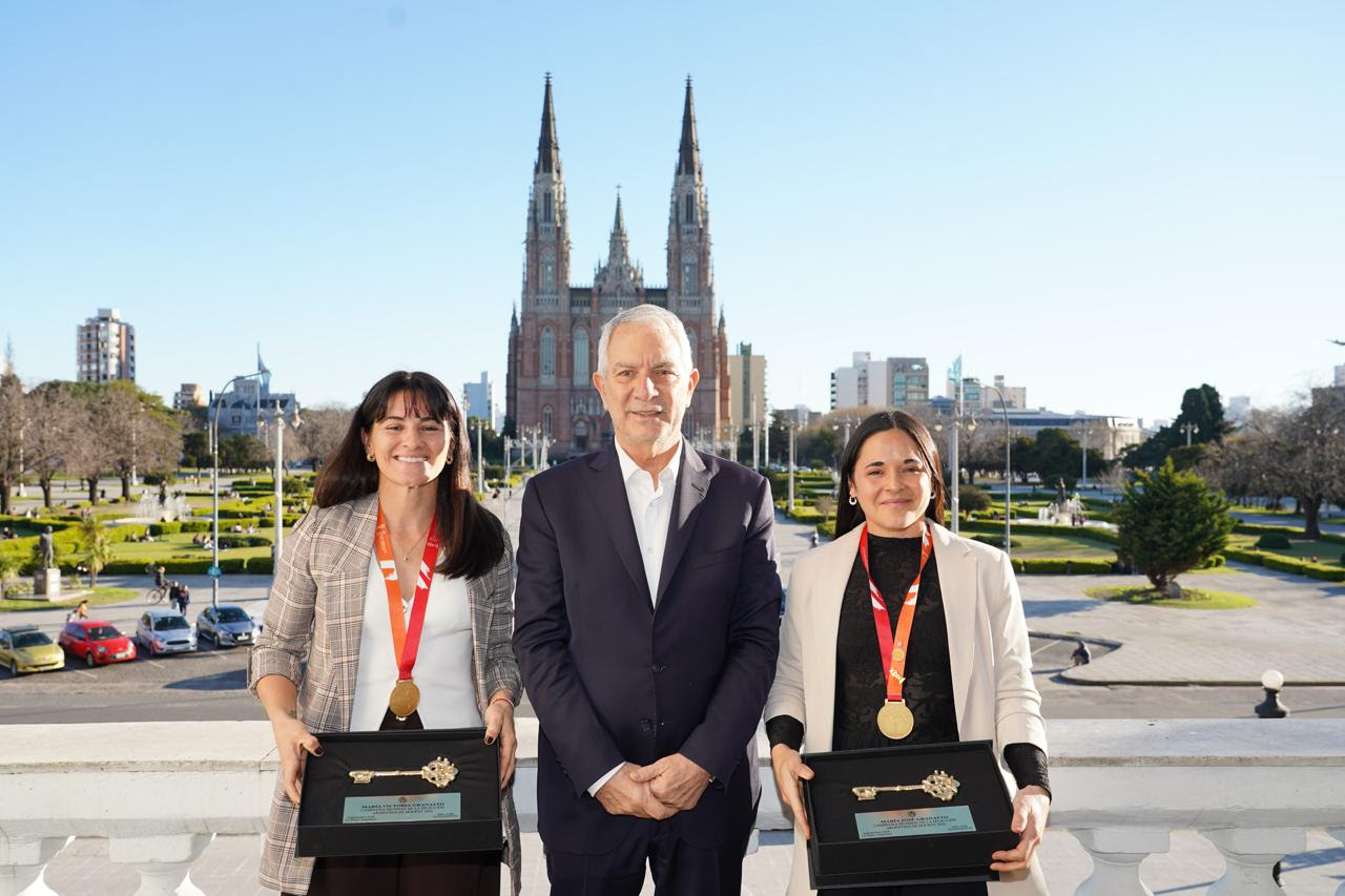 Alak distinguió como ciudadanas ilustres a Majo y Vicky Granatto: “La Plata volvió a ser la ciudad más feliz del mundo”
