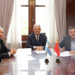 Alak recibió al embajador de China: convenio con la Unión Industrial y la Federación Empresaria