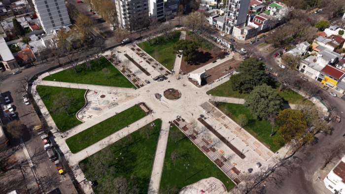 Inauguran la nueva Plaza España
